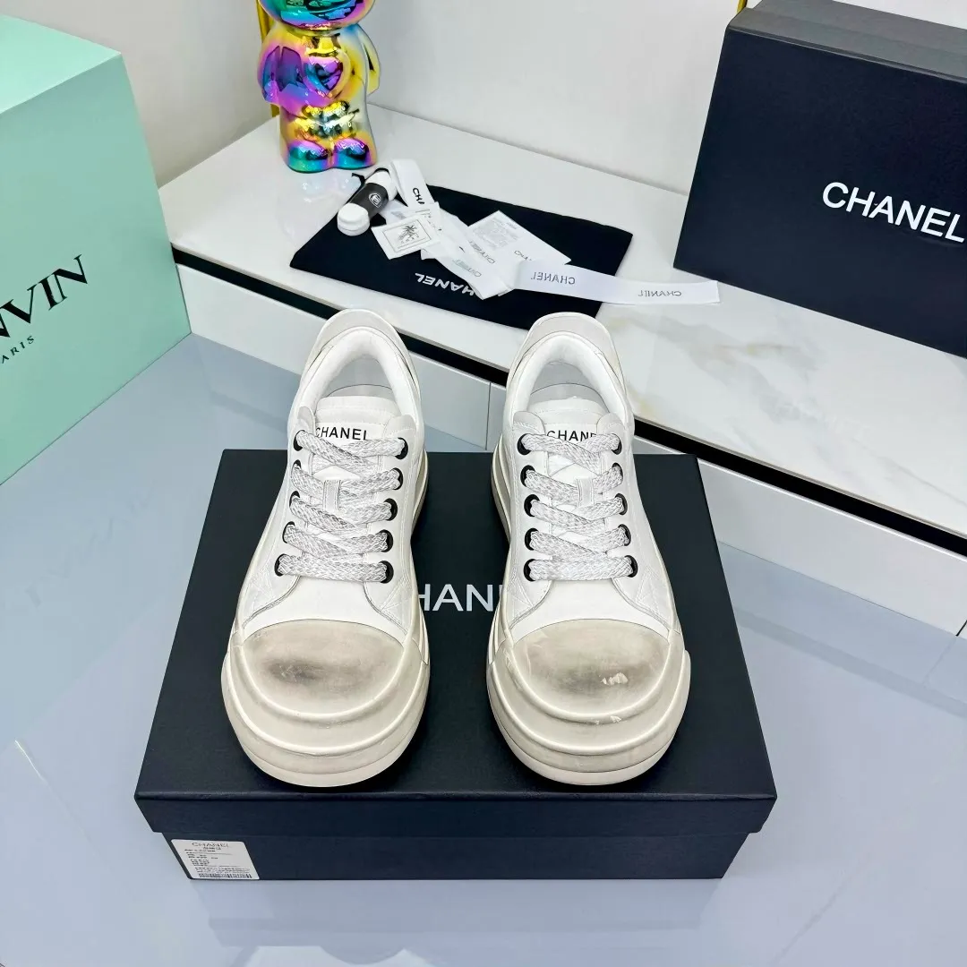 👟👟Ex-factory price 640👟👟 Chanel bread shoes, old style dirty shoes ~ original calfskin panda shoes Chanel 25C latest hot style panda black and white sports shoes casual sneakers Xiaoxiang hot style single product classic black and white panda color coco girls must pay Fabric: original custom mixed sheepskin lining: original imported breathable mesh lining outsole: Original molded rubber + TPU combination Size: Women's 35-41
